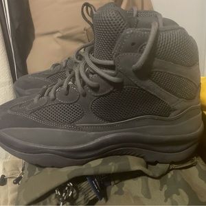 Yeezy season 6 boot graphite